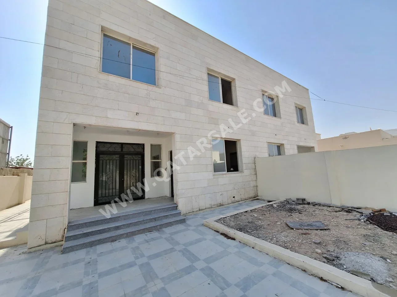 سكن عائلي - غير مفروشة - أم صلال - 7 غرف نوم