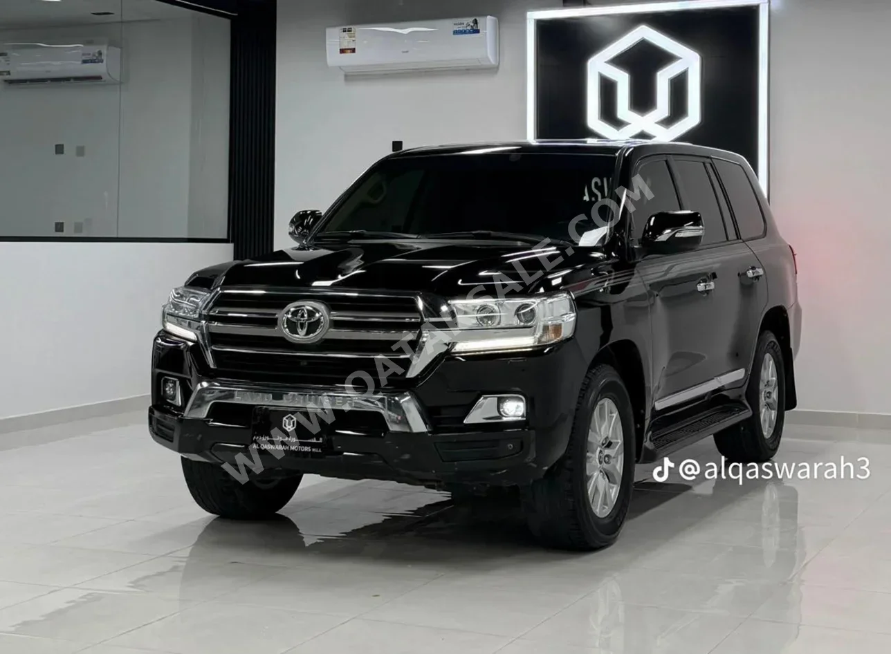 Toyota Land Cruiser GXR 2016 Automatic 401,000 Km 8 Cylinder Four Wheel Drive (4WD) SUV Black
