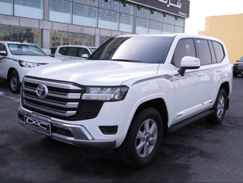 تويوتا  لاند كروزر  جي اكس ار  2023  اوتوماتيك  7,000 كم  6 سلندر  دفع رباعي  اس يو في  أبيض