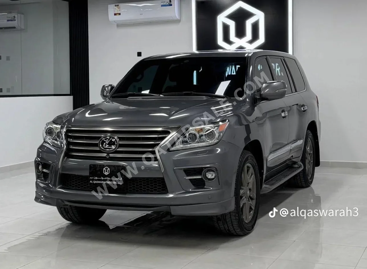 Lexus  LX  570  2014  Automatic  309,000 Km  8 Cylinder  Four Wheel Drive (4WD)  SUV  Gray