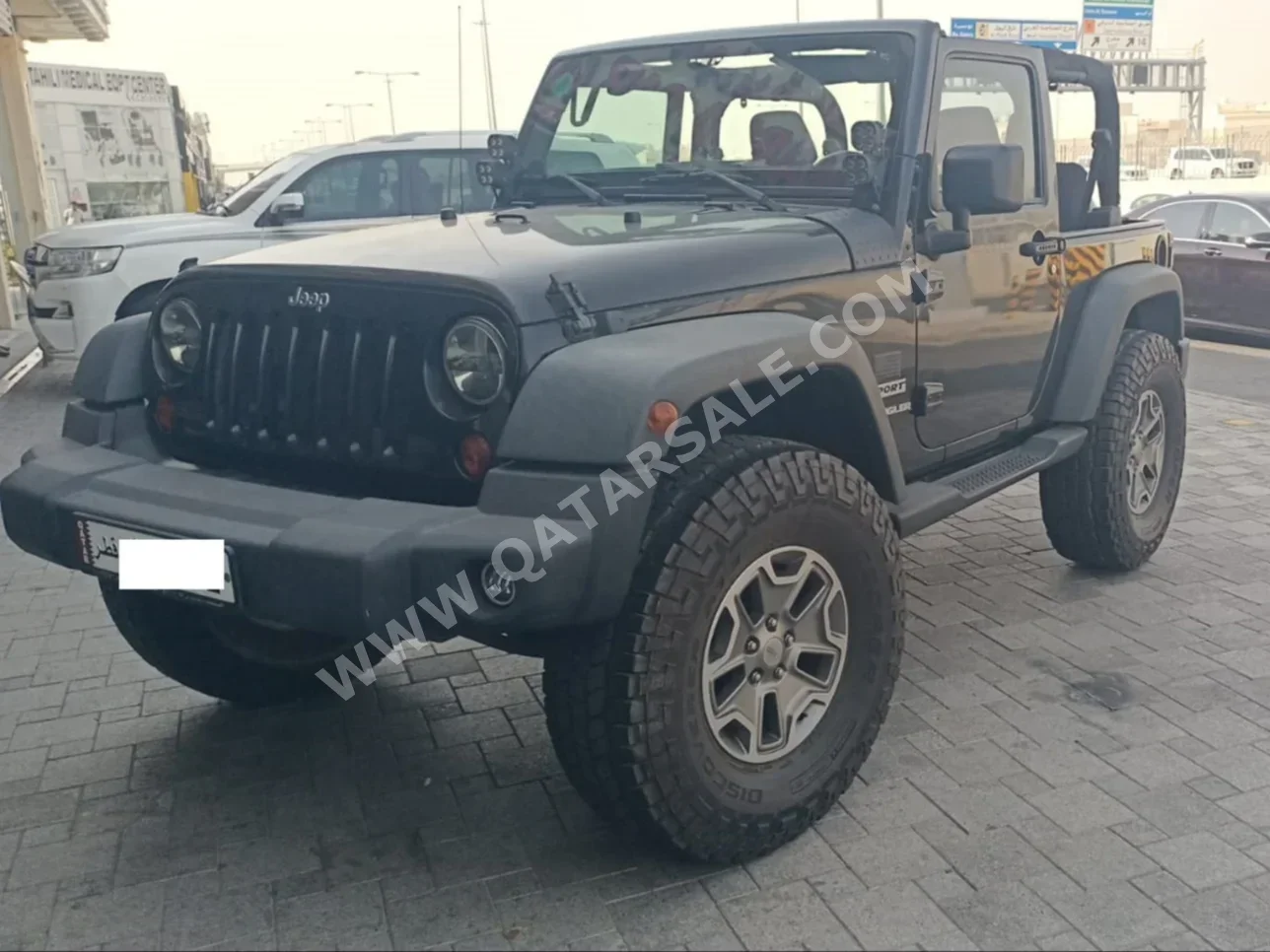 جييب رانجلار سبورت 2013 عادي 122,000 كم 6 سلندر دفع رباعي اس يو في أسود