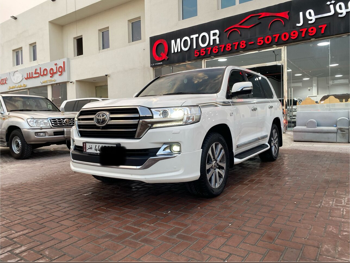 تويوتا  لاند كروزر  في اكس ار  2019  اوتوماتيك  190,000 كم  8 سلندر  دفع رباعي  اس يو في  أبيض