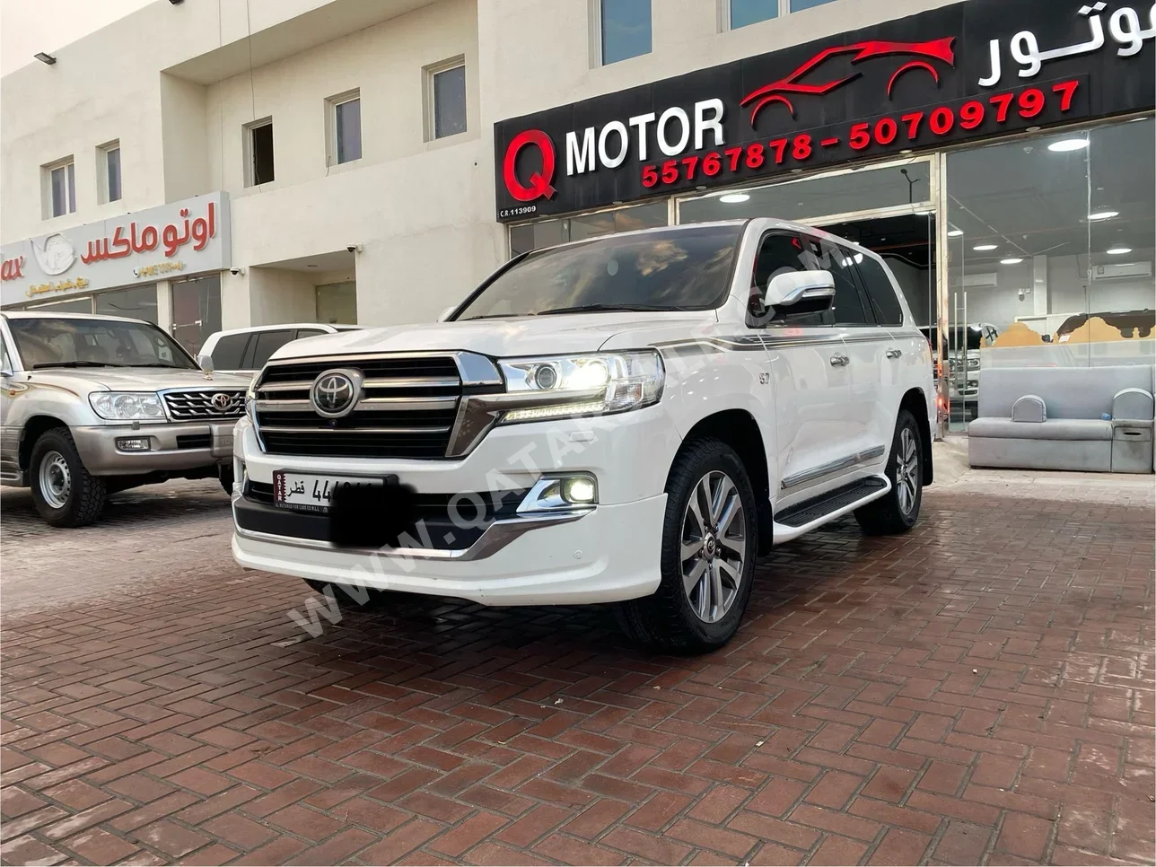 Toyota  Land Cruiser  VXR  2019  Automatic  190,000 Km  8 Cylinder  Four Wheel Drive (4WD)  SUV  White
