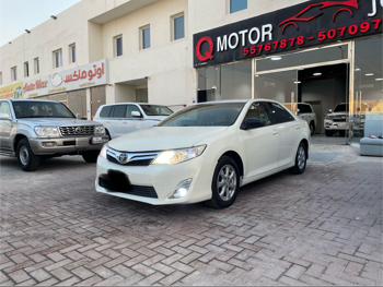 تويوتا  كامري  جي ال  2013  اوتوماتيك  227,000 كم  4 سلندر  سحب امامي  سيدان  أبيض