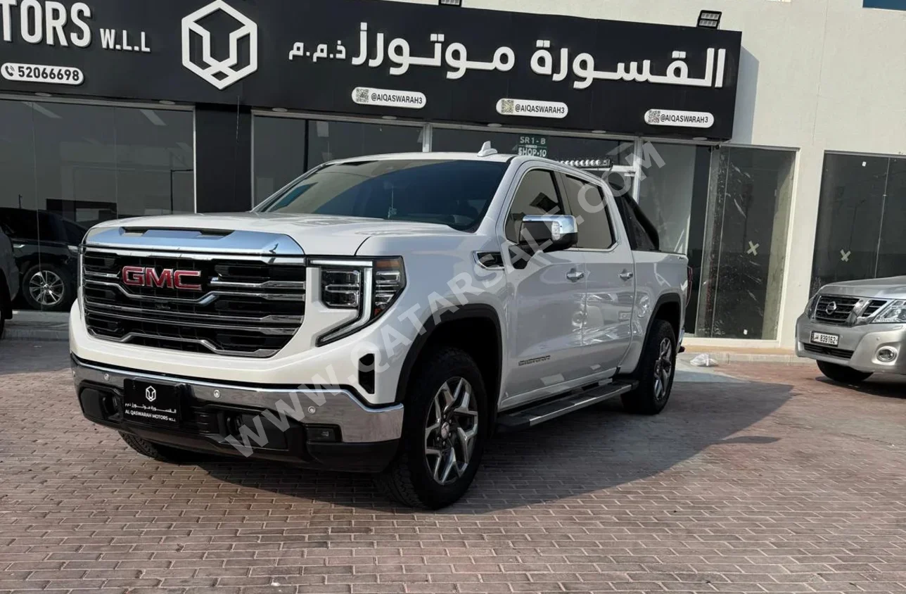 GMC  Sierra  SLT  2025  Automatic  25,000 Km  8 Cylinder  Four Wheel Drive (4WD)  Pick Up  White  With Warranty