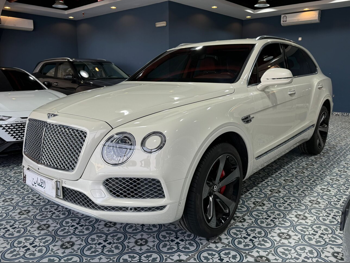 بنتلي  بينتايجا  2018  اوتوماتيك  64,000 كم  12 سلندر  دفع رباعي  اس يو في  أبيض
