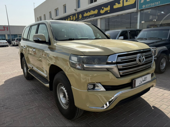 تويوتا  لاند كروزر  في اكس ار  2015  اوتوماتيك  283,000 كم  8 سلندر  دفع رباعي  اس يو في  بيج