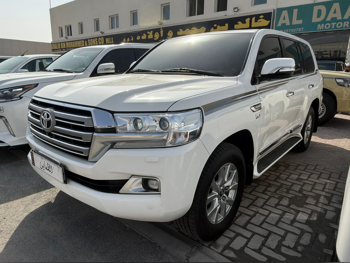 تويوتا  لاند كروزر  في اكس ار  2020  اوتوماتيك  240,000 كم  8 سلندر  دفع رباعي  اس يو في  أبيض