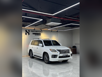Lexus  LX  570 S  2015  Automatic  385,000 Km  8 Cylinder  Four Wheel Drive (4WD)  SUV  White