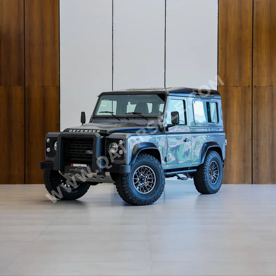 Land Rover  Defender  90 ADVENTURE  2016  Manual  29,000 Km  4 Cylinder  All Wheel Drive (AWD)  Classic  Dark Gray