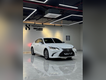 Lexus  ES  300h  2023  Automatic  107,000 Km  6 Cylinder  Rear Wheel Drive (RWD)  Sedan  White  With Warranty