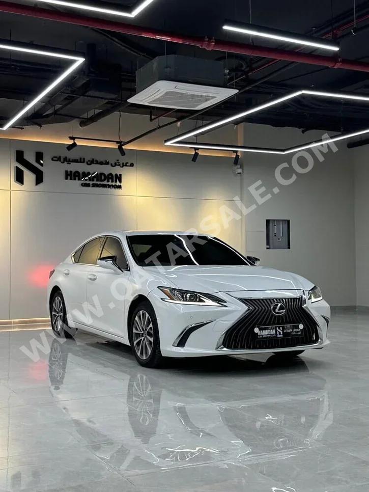 Lexus ES 300h 2023 Automatic 107,000 Km 6 Cylinder Rear Wheel Drive (RWD) Sedan White With Warranty