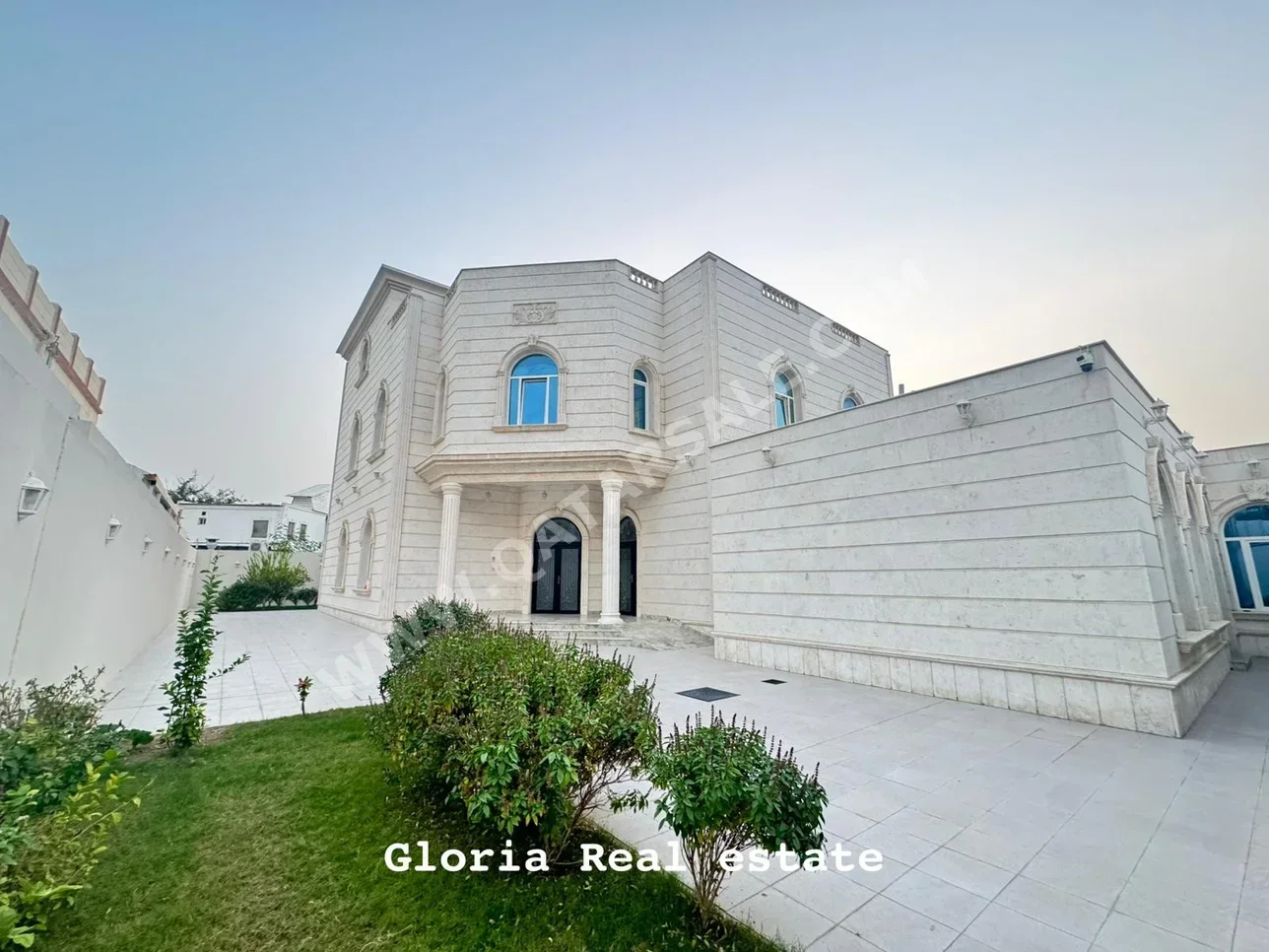 Family Residential  - Not Furnished  - Doha  - Onaiza  - 8 Bedrooms