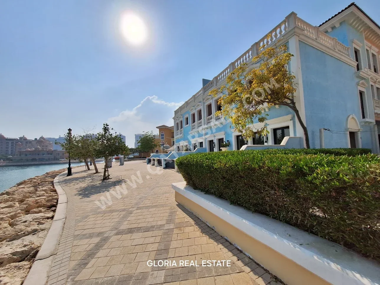 Townhouse  - Semi Furnished  - Doha  - The Pearl  - 2 Bedrooms