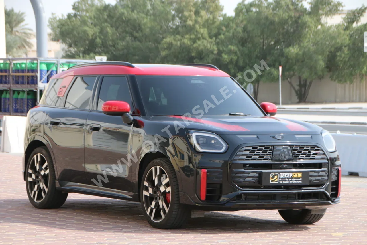 Mini Cooper CountryMan 2025 Automatic 16,800 Km 4 Cylinder Rear Wheel Drive (RWD) Hatchback Black and Red With Warranty