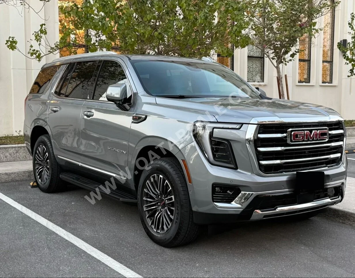 جي ام سي  يوكون  2025  اوتوماتيك  6,000 كم  8 سلندر  دفع رباعي  اس يو في  رمادي و رصاصي  تحت الضمان