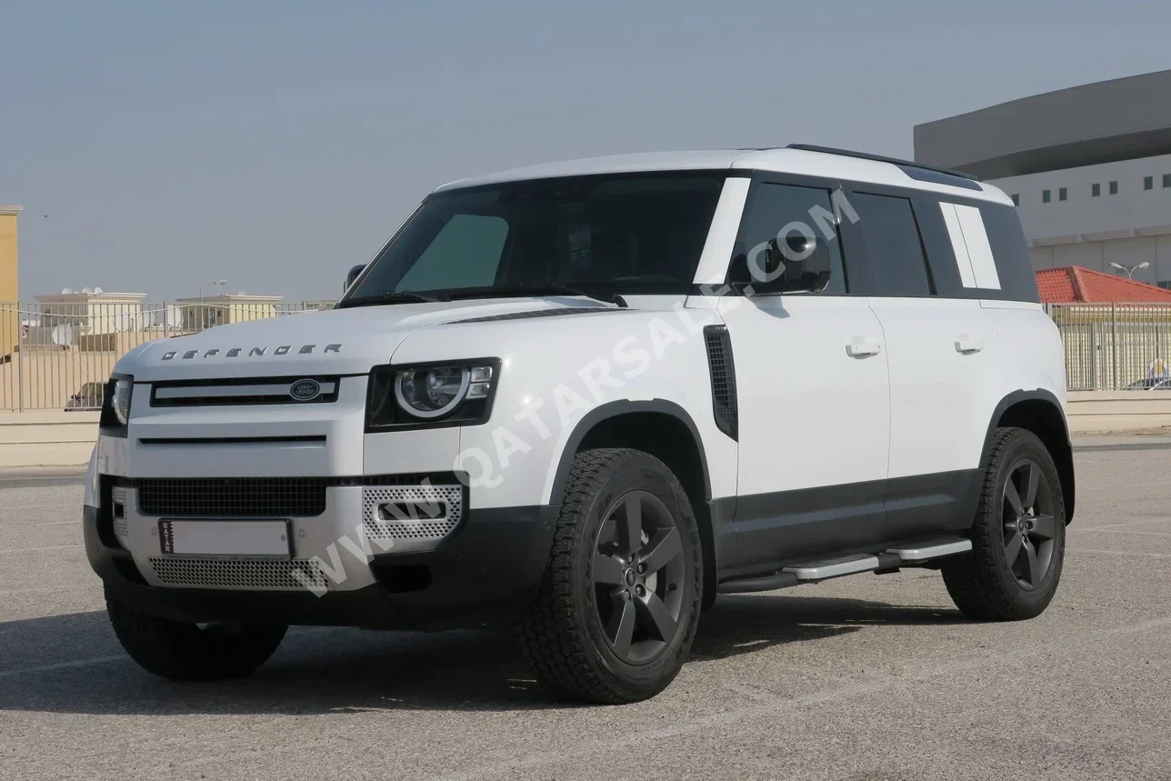 لاند روفر ديفيندر 110 2025 اوتوماتيك 13,500 كم 6 سلندر دفع رباعي اس يو في أبيض تحت الضمان