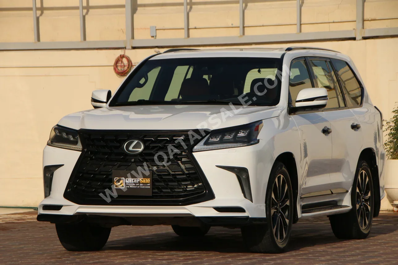 لكزس ال اكس 570 اس بلاك ايديشن 2016 اوتوماتيك 359,000 كم 8 سلندر دفع رباعي اس يو في أبيض