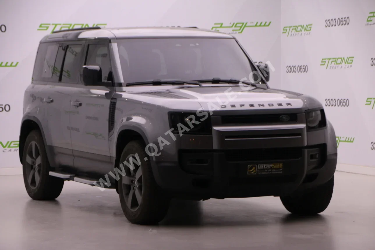 لاند روفر ديفيندر 110 اتش اس اي 2023 اوتوماتيك 89,000 كم 6 سلندر دفع رباعي اس يو في رمادي تحت الضمان