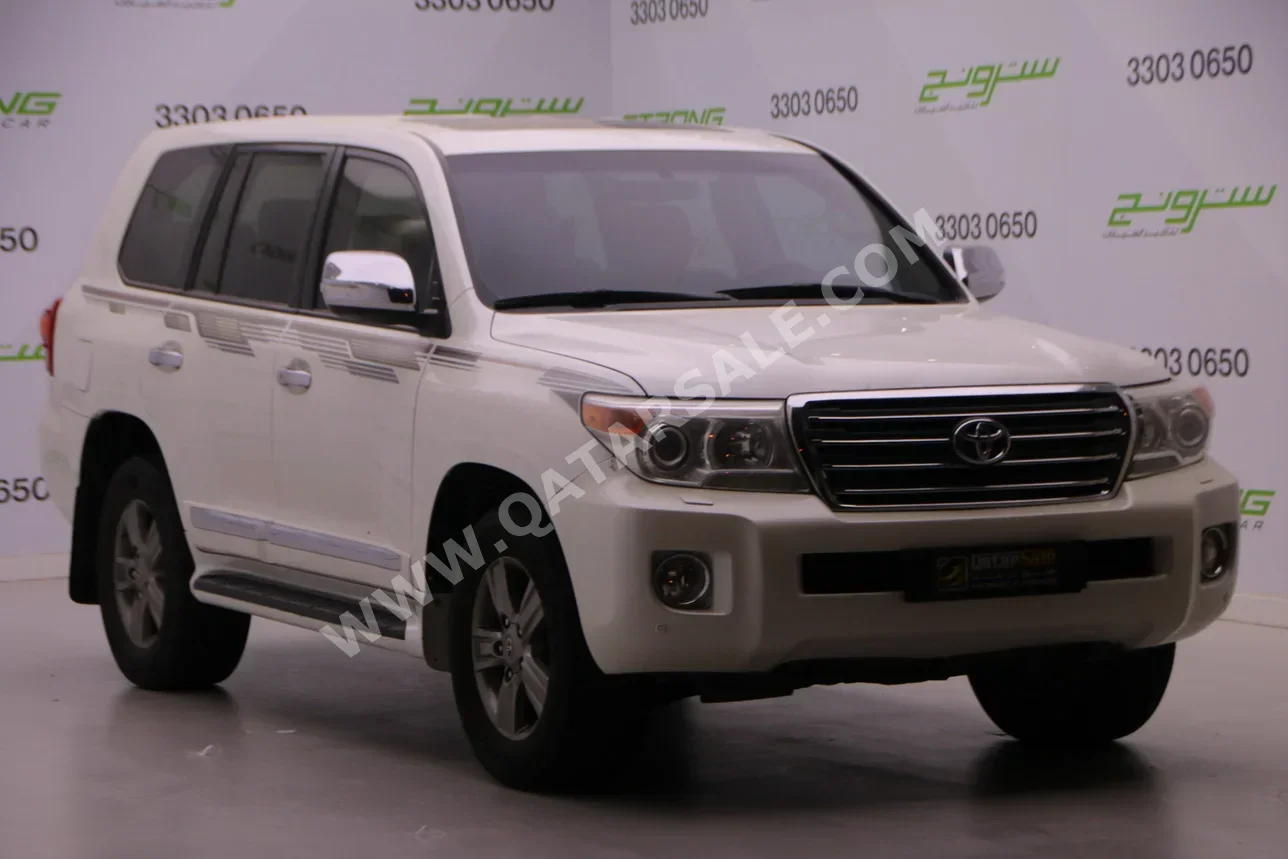 تويوتا لاند كروزر جي اكس ار 2014 اوتوماتيك 333,000 كم 8 سلندر دفع رباعي اس يو في أبيض