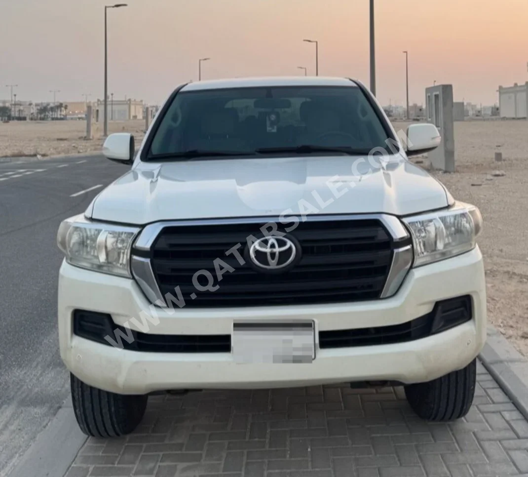 Toyota  Land Cruiser  G  2016  Automatic  281,000 Km  6 Cylinder  Four Wheel Drive (4WD)  SUV  White