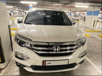 هوندا  بايلوت  تورينغ  2016  اوتوماتيك  103,000 كم  6 سلندر  دفع كلي مستمر  اس يو في  أبيض