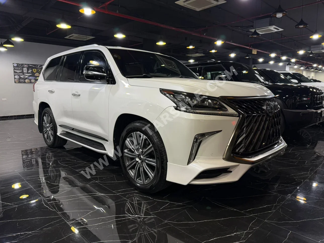 Lexus  LX  570  2016  Automatic  290,000 Km  8 Cylinder  Four Wheel Drive (4WD)  SUV  White