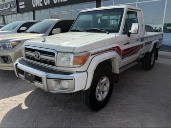 تويوتا  لاند كروزر  ال اكس  2016  عادي  279,000 كم  6 سلندر  دفع رباعي  بيكب  أبيض