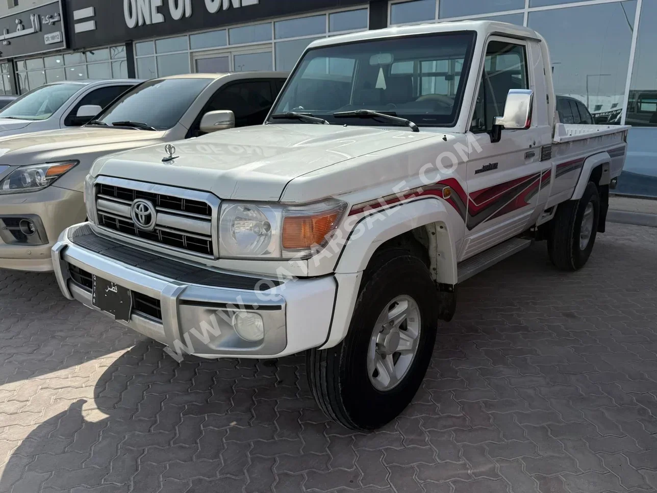 Toyota  Land Cruiser  LX  2016  Manual  279,000 Km  6 Cylinder  Four Wheel Drive (4WD)  Pick Up  White