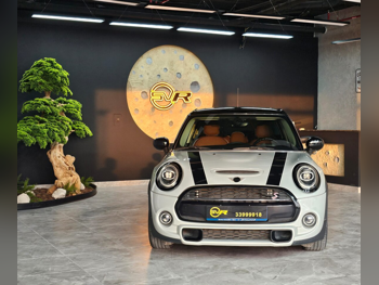 ميني  كوبر  اس  2021  اوتوماتيك  72,000 كم  4 سلندر  سحب امامي  هاتشباك  أبيض