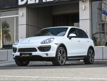 بورش  كيان  اس  2013  اوتوماتيك  154,000 كم  8 سلندر  دفع رباعي  اس يو في  أبيض