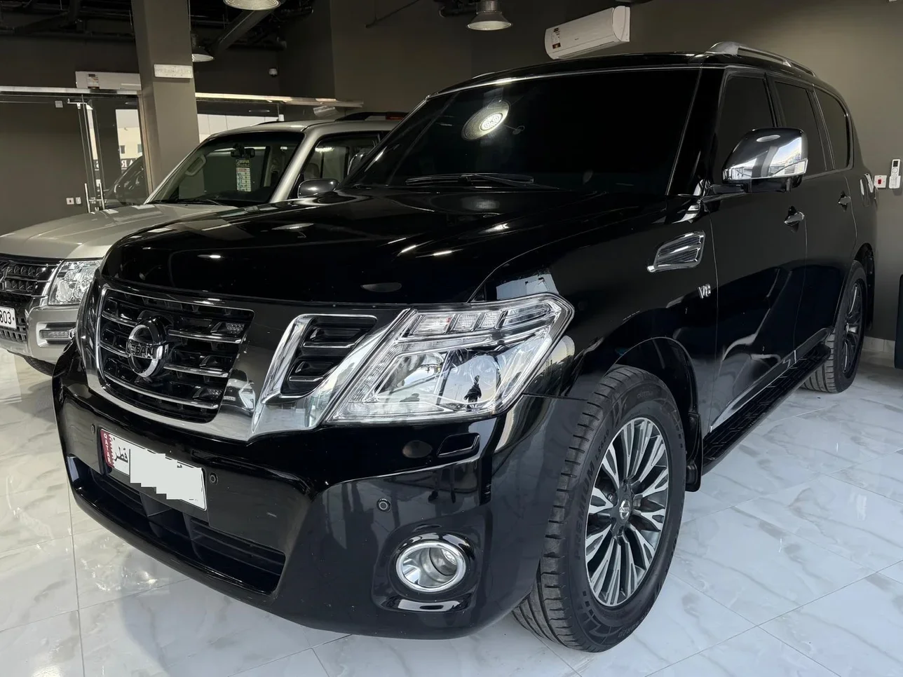 Nissan  Patrol  Platinum  2014  Automatic  250,000 Km  8 Cylinder  Four Wheel Drive (4WD)  SUV  Black