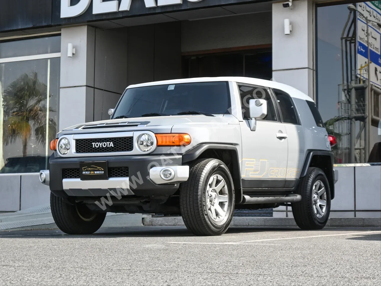 Toyota  FJ Cruiser  2018  Automatic  229,000 Km  6 Cylinder  Four Wheel Drive (4WD)  SUV  Gray