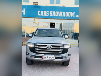 Toyota  Land Cruiser  GXR  2022  Automatic  142,000 Km  6 Cylinder  Four Wheel Drive (4WD)  SUV  Silver