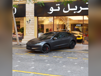 تسلا  مودل 3  2024  اوتوماتيك  49,600 كم  0 سلندر  دفع كلي مستمر  سيدان  رمادي  تحت الضمان