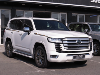 Toyota  Land Cruiser  VXR Twin Turbo  2022  Automatic  30,000 Km  6 Cylinder  Four Wheel Drive (4WD)  SUV  White  With Warranty