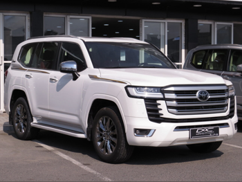 Toyota  Land Cruiser  VXR Twin Turbo  2022  Automatic  40,000 Km  6 Cylinder  Four Wheel Drive (4WD)  SUV  White  With Warranty
