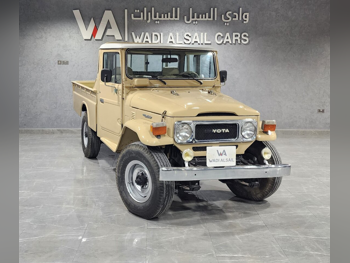 تويوتا  لاند كروزر  ال اكس  1982  عادي  999,000 كم  6 سلندر  دفع رباعي  بيكب  بيج