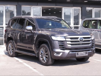 Toyota  Land Cruiser  VXR Twin Turbo  2022  Automatic  129,000 Km  6 Cylinder  Four Wheel Drive (4WD)  SUV  Gray