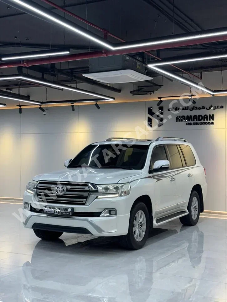 Toyota  Land Cruiser  GXR  2018  Automatic  307,000 Km  8 Cylinder  Four Wheel Drive (4WD)  SUV  White