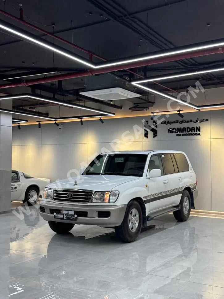 Toyota  Land Cruiser  GXR  1999  Automatic  286,000 Km  6 Cylinder  Four Wheel Drive (4WD)  SUV  White