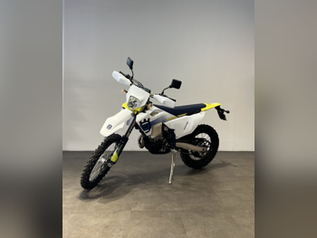 هوسكفارنا اف اي 450 - 2024 - اللون ابيض