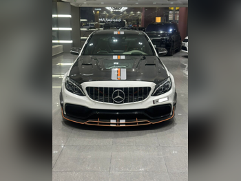 Mercedes-Benz  C-Class  63 AMG  2015  Automatic  166,000 Km  8 Cylinder  Rear Wheel Drive (RWD)  Sedan  Gray