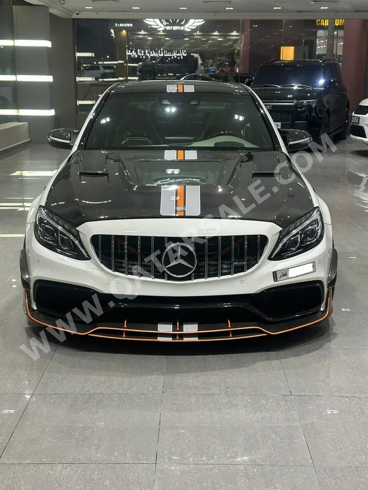 Mercedes-Benz  S-Class  63 AMG  2015  Automatic  166,000 Km  8 Cylinder  Rear Wheel Drive (RWD)  Sedan  White