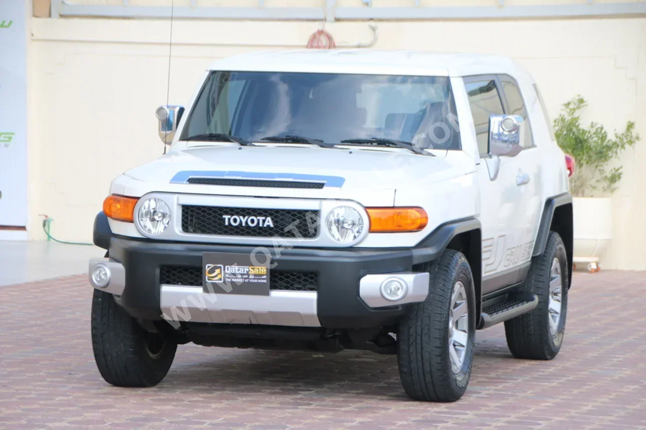 تويوتا  إف جي كروزر  2021  اوتوماتيك  194,000 كم  6 سلندر  دفع رباعي  اس يو في  أبيض لؤلؤي