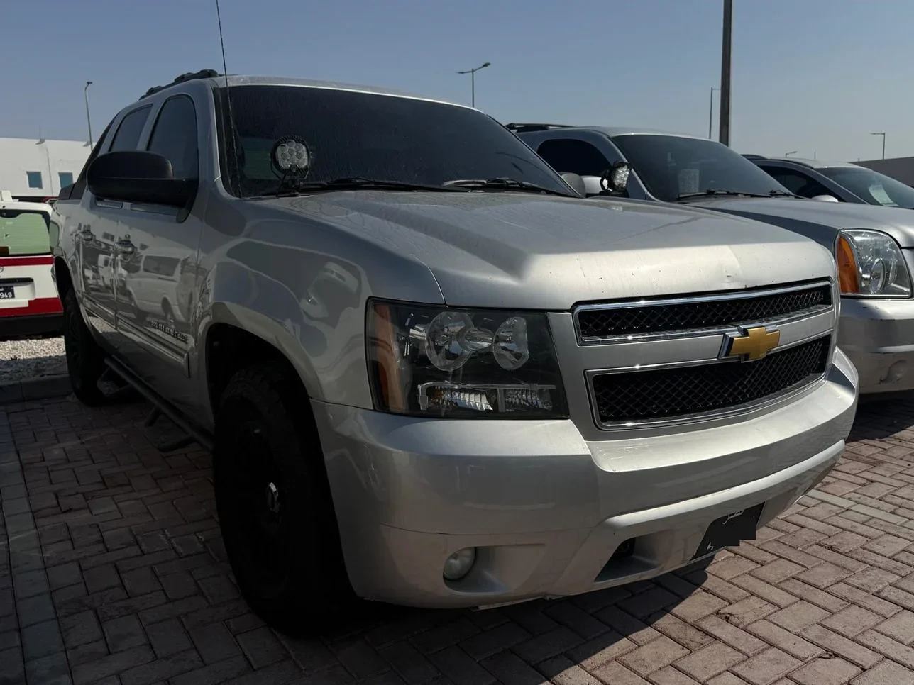 Chevrolet  Avalanche  2011  Automatic  260,000 Km  8 Cylinder  Four Wheel Drive (4WD)  Pick Up  Silver