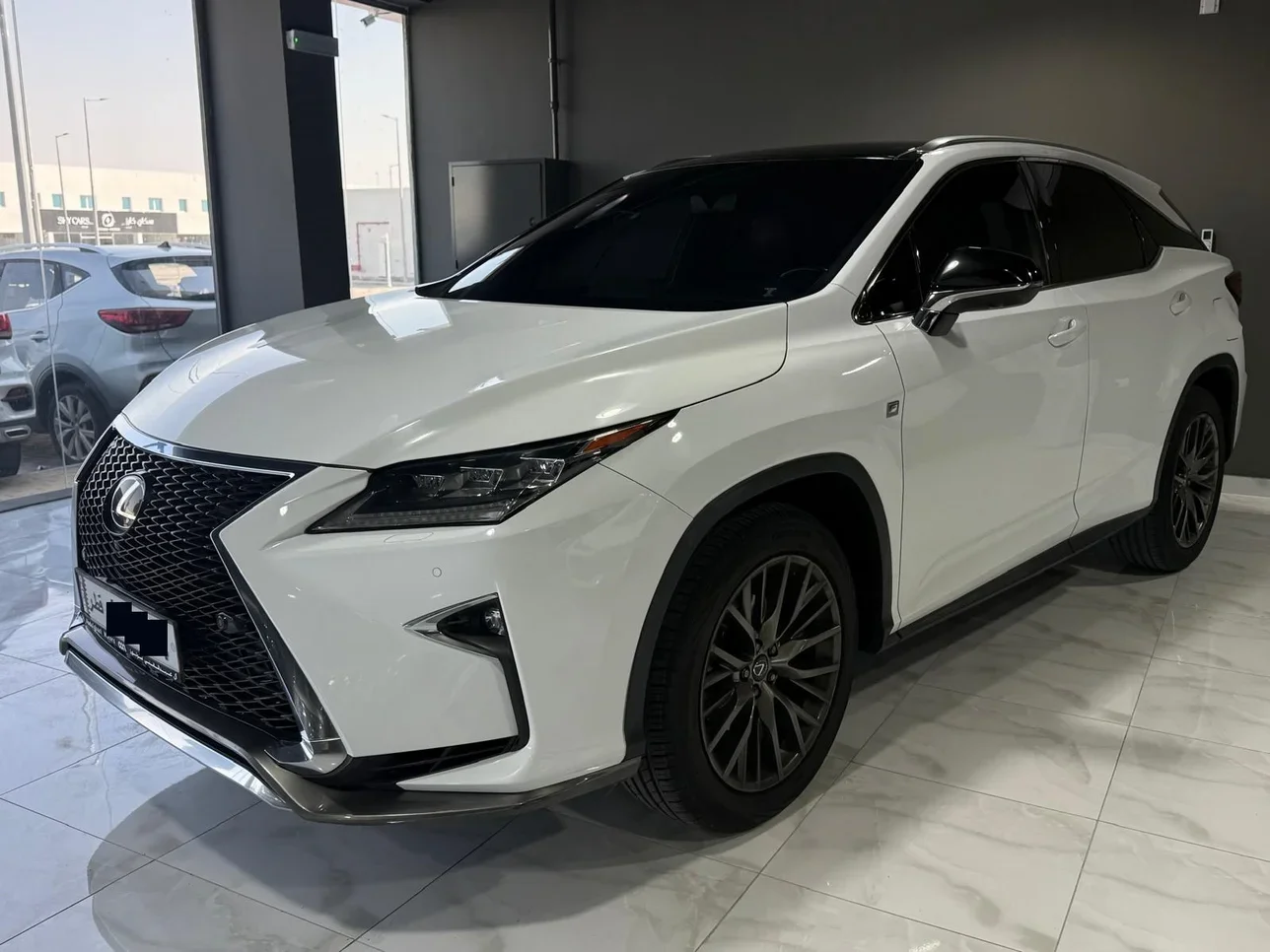 لكزس  ار اكس  350 اف سبورت  2017  اوتوماتيك  149,000 كم  6 سلندر  دفع رباعي  اس يو في  أبيض