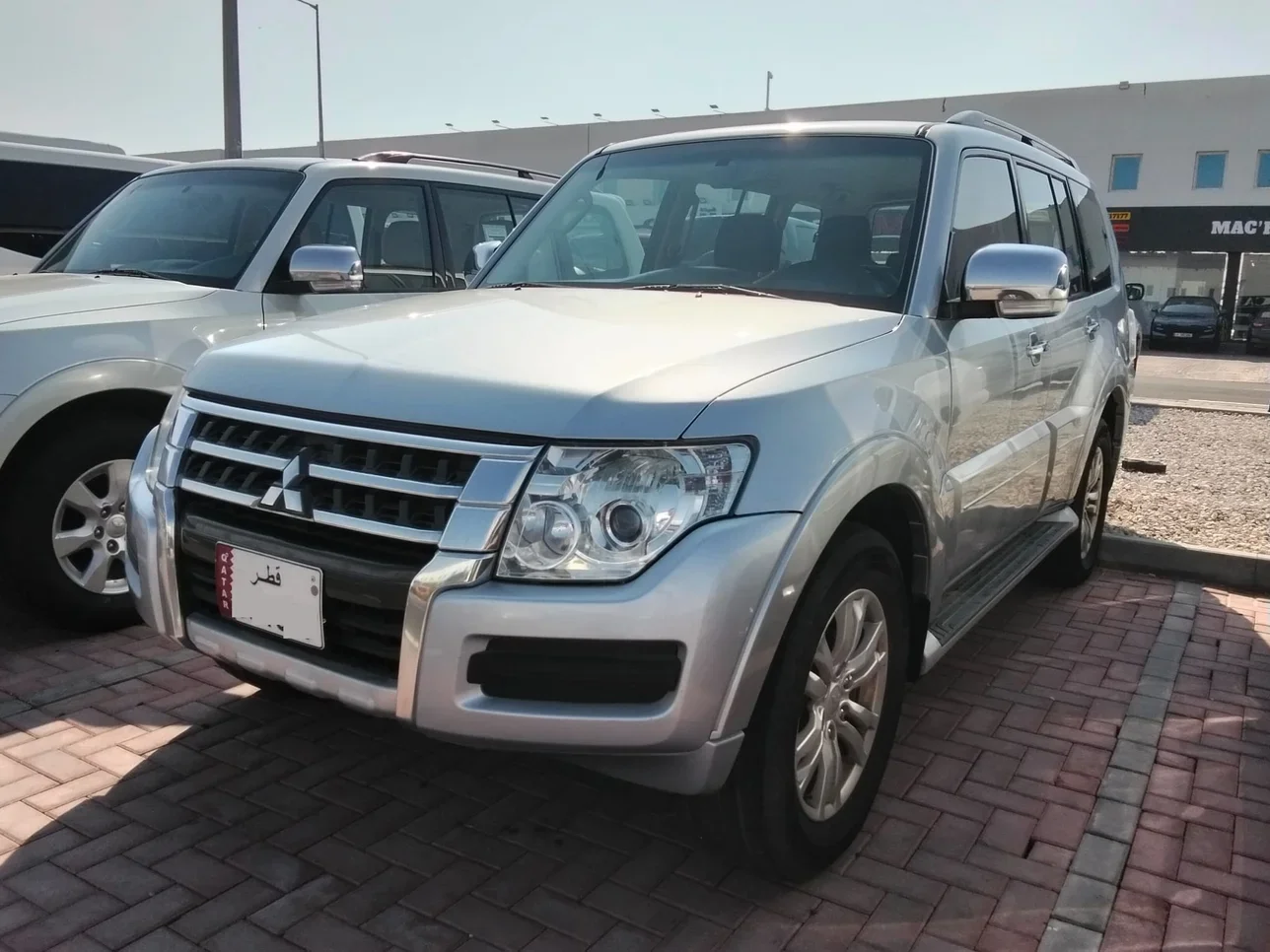 ميتسوبيشي  باجيرو  3.5  2016  اوتوماتيك  180,000 كم  6 سلندر  دفع رباعي  اس يو في  فضي