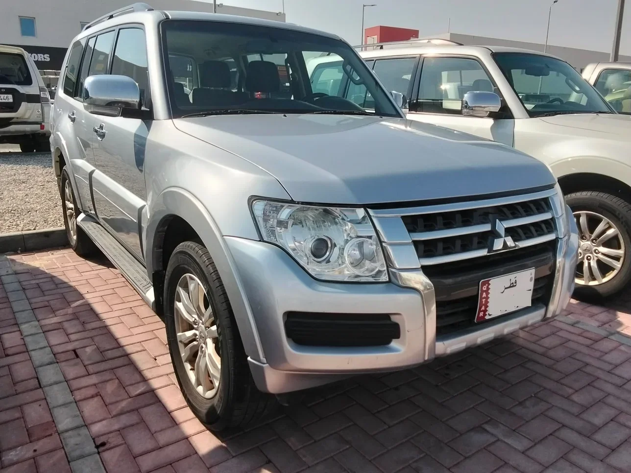 ميتسوبيشي  باجيرو  3.5  2016  اوتوماتيك  180,000 كم  6 سلندر  دفع رباعي  اس يو في  فضي