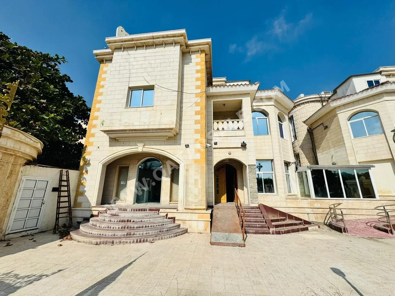 خدمية  - غير مفروشة  - الدوحة  - المرخية  - 7 غرف نوم